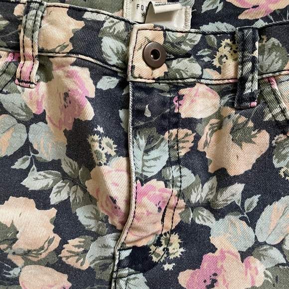 Floral print Forever 21 jean shorts - Picture 5 of 6